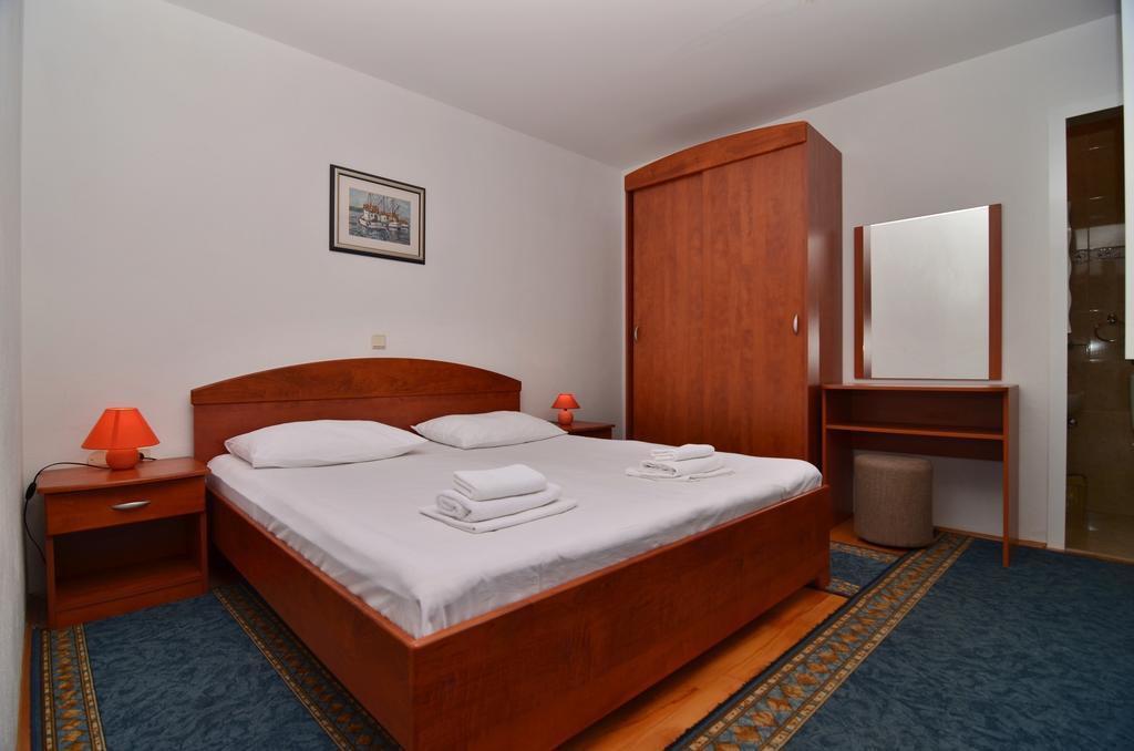 Apartments Mustapic Makarska Zimmer foto